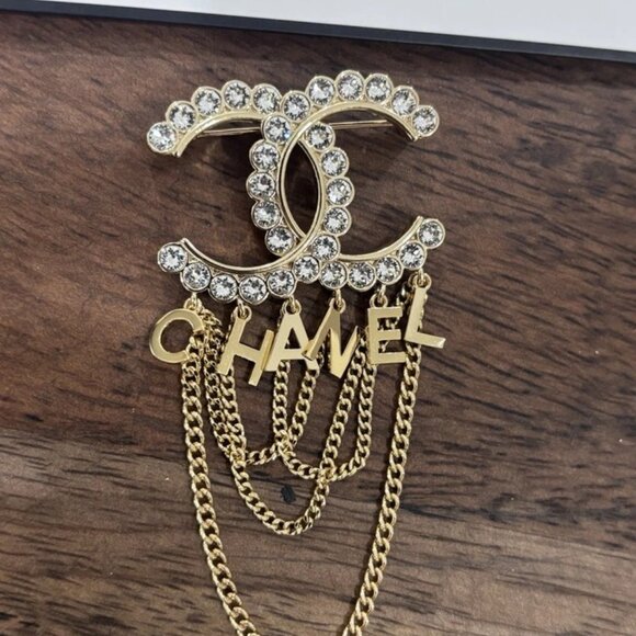 Authentic NEW Chanel Crystal Bow-Tiful CC Chain Brooch in Gold - Picture 1 of 9